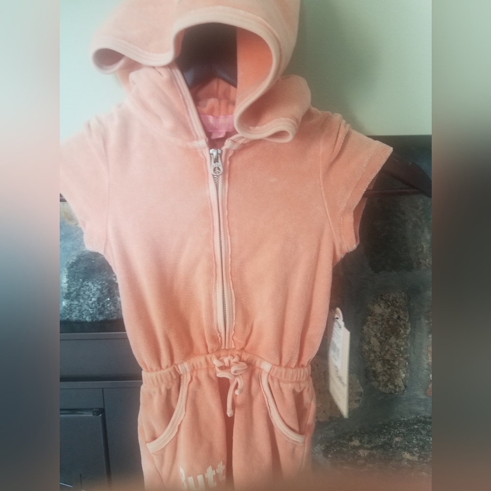 Funky jumper in nectarine  color short sleeve with hood
